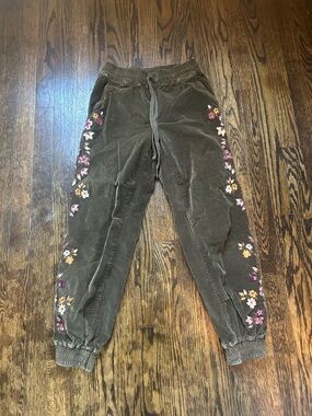 DRIFTWOOD Floral Embroidered Joggers